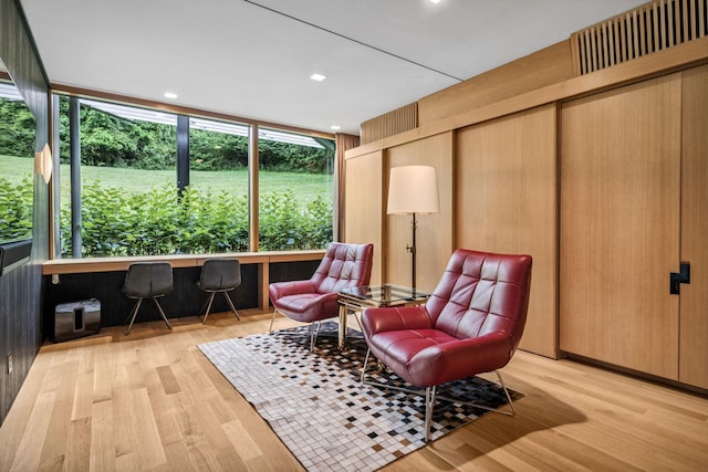 1091 Lynnwood Blvd, Nashville, TN 37215 - living area featuring light wood finished floors and recessed lighting