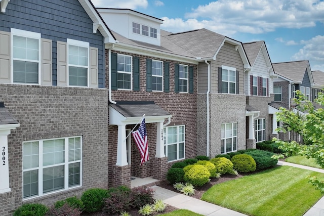 2004 Hardwick Ln, Gallatin, TN 37066 - townhome / multi-family property with brick siding and a front lawn