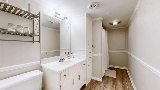 400 Westland Dr, Lebanon, TN 37087 - full bathroom featuring wood finished floors, vanity, and ornamental molding