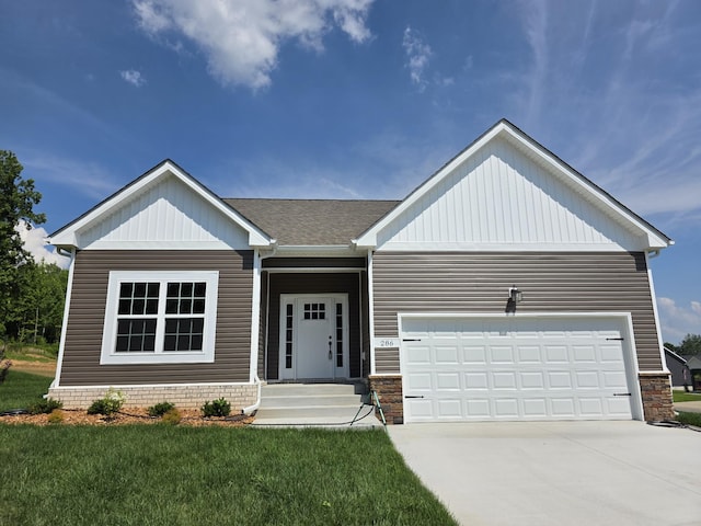 286 Turkey Crossing Ct, Clarksville, TN 37043 - view of front facade with an attached garage, driveway, and a front lawn
