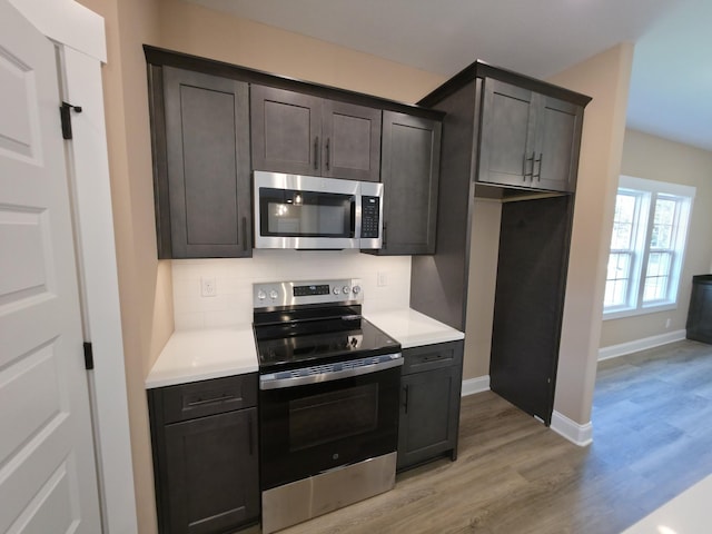 286 Turkey Crossing Ct, Clarksville, TN 37043 - kitchen featuring appliances with stainless steel finishes, light wood-style floors, light countertops, and decorative backsplash