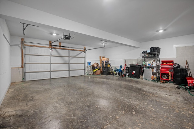 9407 Hackberry Ln, Soddy Daisy, TN 37379 - garage featuring a garage door opener