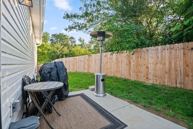 9407 Hackberry Ln, Soddy Daisy, TN 37379 - fenced backyard featuring a patio area