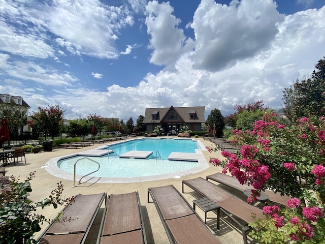 7040 Wenlock Ln, Franklin, TN 37064 - community pool featuring a patio area