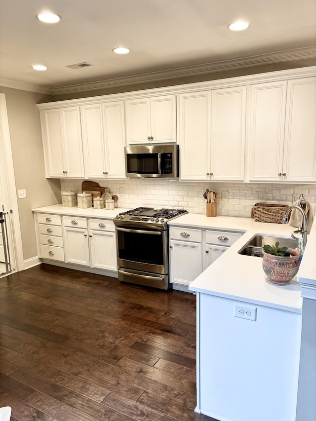 7040 Wenlock Ln, Franklin, TN 37064 - kitchen featuring crown molding, stainless steel appliances, white cabinetry, light countertops, and recessed lighting
