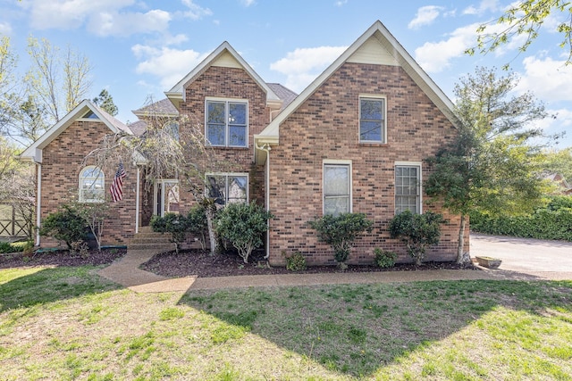 1622 Hickory Valley Rd, Lebanon, TN 37087 - traditional home featuring a front lawn and brick siding