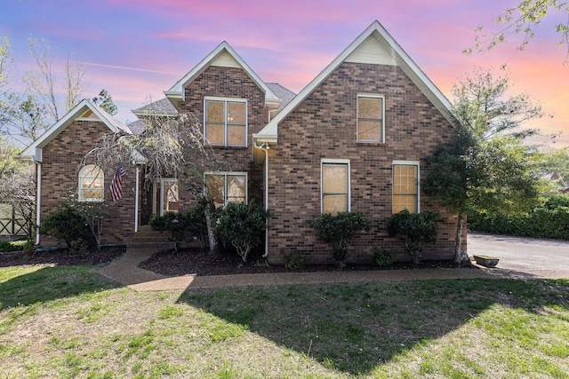 1622 Hickory Valley Rd, Lebanon, TN 37087 - traditional-style house with a lawn and brick siding