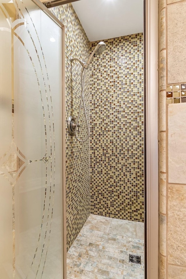 1519 Preston Dr, Nashville, TN 37206 - full bath featuring a stall shower