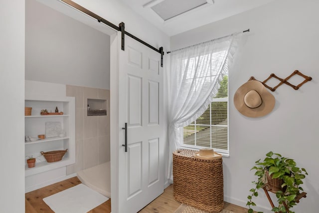 1511 Bridle Ln, Chapel Hill, TN 37034 - interior space featuring tiled shower, wood finished floors, and built in shelves