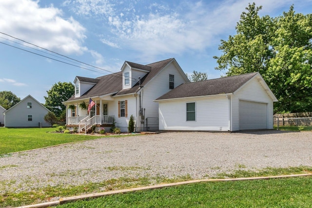 1511 Bridle Ln, Chapel Hill, TN 37034 - new england style home featuring gravel driveway, a garage, covered porch, and a front yard