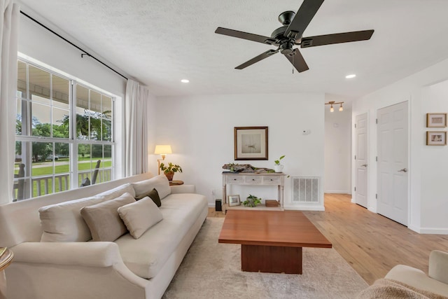 1511 Bridle Ln, Chapel Hill, TN 37034 - living room featuring light wood-style flooring, ceiling fan, and recessed lighting