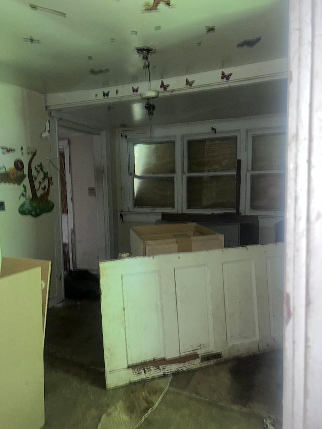 124 S Kentucky Ave S, Hopkinsville, KY 42240 - kitchen with unfinished concrete floors