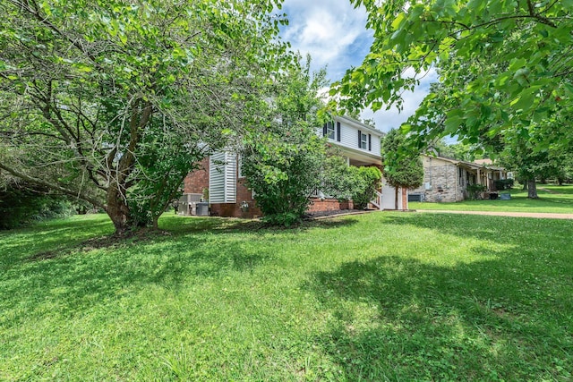 545 Old Lebanon Dirt Rd, Hermitage, TN 37076 - view of green lawn with an attached garage