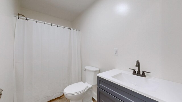 152 Mink Branch Rd E, Waynesboro, TN 38485 - full bath with vanity and curtained shower