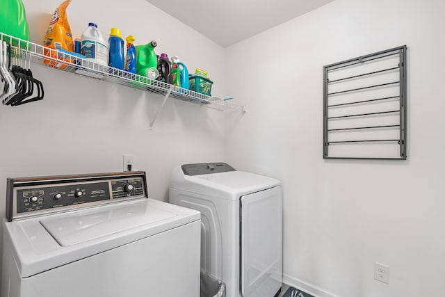 444 Heroit Dr, Spring Hill, TN 37174 - washroom featuring washing machine and dryer and baseboards