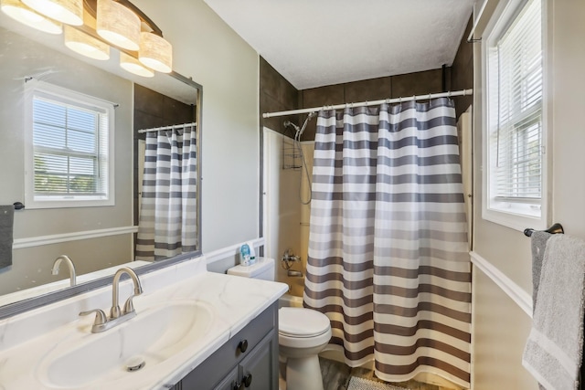 1287 Cheryl Ct, Clarksville, TN 37042 - full bath with vanity and curtained shower