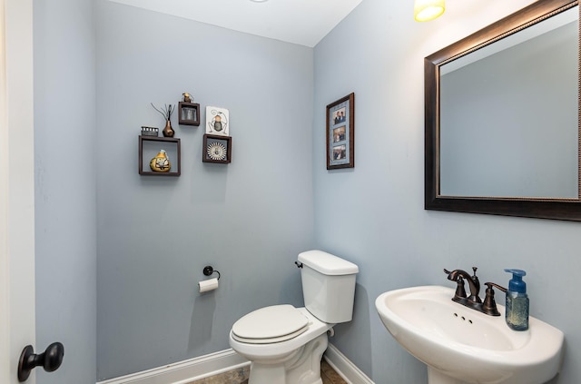 212 Hickory Pointe Dr, Lebanon, TN 37087 - half bath featuring a sink and baseboards