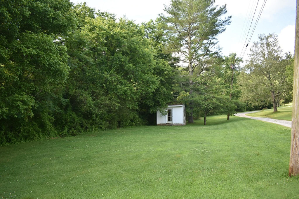 11 Maple St E, Lancaster, TN 38569