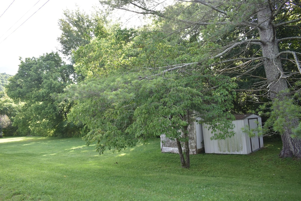 11 Maple St E, Lancaster, TN 38569