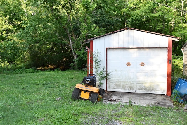 398 Elmore Town Rd, Baxter, TN 38544 - detached garage featuring a forest view