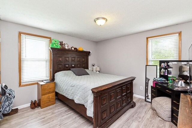330 Union Camp Rd, Lafayette, TN 37083 - bedroom featuring light wood-style flooring and baseboards