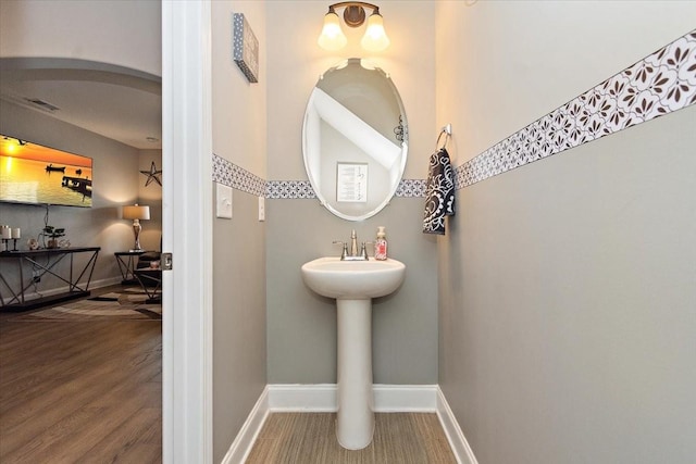 433 Longstone Rd, Gallatin, TN 37066 - bathroom featuring wood finished floors and baseboards