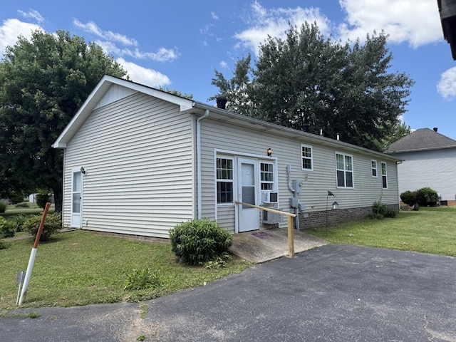242 Kay Cir, Lafayette, TN 37083 - view of side of property with a lawn
