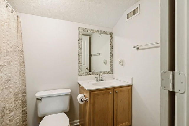 1652 Saint Andrews Dr, Murfreesboro, TN 37128 - full bath featuring vanity, a textured ceiling, and curtained shower
