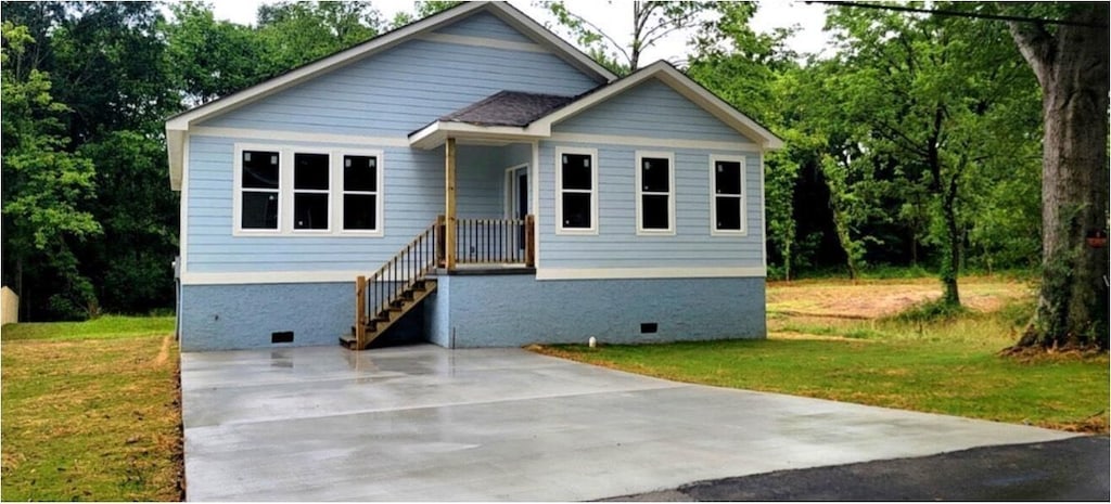 1308 Gadd Rd, Hixson, TN 37343 - bungalow-style house with a front lawn and crawl space