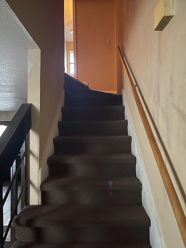 1640 Thrasher Pike, Hixson, TN 37343 - view of stairway