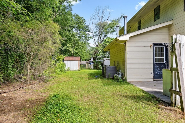 1640 Thrasher Pike, Hixson, TN 37343 - view of green lawn featuring a storage unit