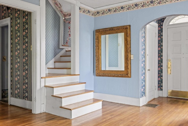 20 Ridge Rd, Chattanooga, TN 37411 - entryway with wood finished floors, stairs, and arched walkways