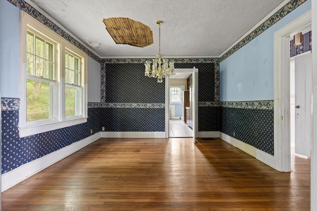20 Ridge Rd, Chattanooga, TN 37411 - unfurnished dining area with wallpapered walls, a chandelier, hardwood / wood-style flooring, and a textured ceiling