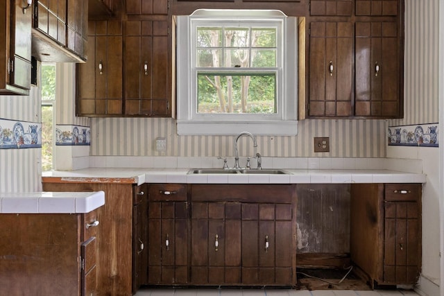 20 Ridge Rd, Chattanooga, TN 37411 - kitchen featuring a sink and wallpapered walls
