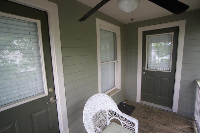 808 Fairview Ave, Chattanooga, TN 37403 - entrance to property with ceiling fan