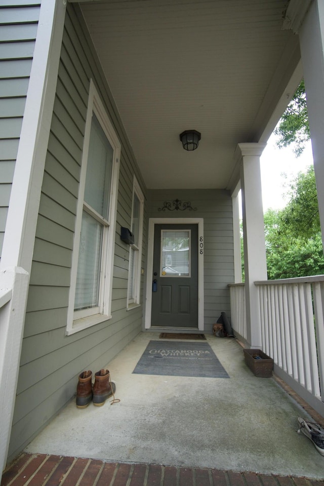 808 Fairview Ave, Chattanooga, TN 37403 - view of exterior entry with a porch