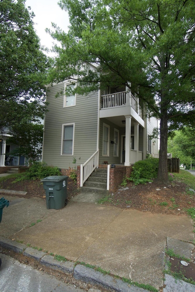808 Fairview Ave, Chattanooga, TN 37403 - view of front of house with a balcony
