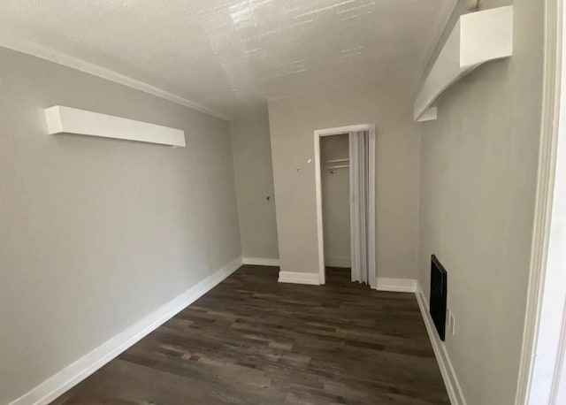 604606 N Moore Rd, Chattanooga, TN 37411 - unfurnished bedroom with dark wood-style flooring and a closet