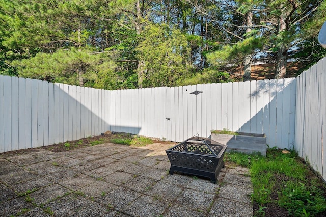 6585 Hickory Trace Cir, Chattanooga, TN 37421 - fenced backyard with a patio