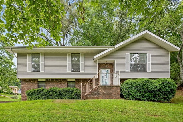 7622 Cove Ridge Dr, Hixson, TN 37343 - split foyer home featuring a front lawn and brick siding