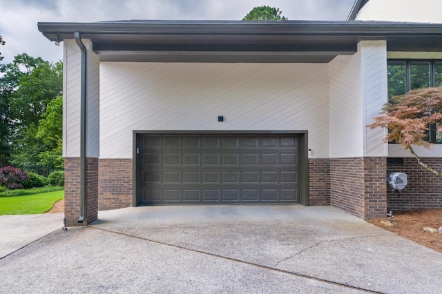 9208 Windstone Dr, Ooltewah, TN 37363 - garage with driveway