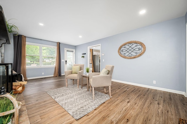 2422 Choctaw Trce, Murfreesboro, TN 37129 - living room with wood finished floors and recessed lighting