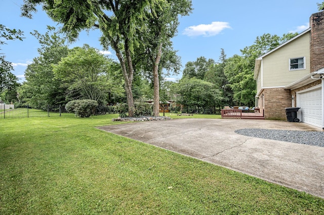 2422 Choctaw Trce, Murfreesboro, TN 37129 - view of yard with a deck and view of scattered trees