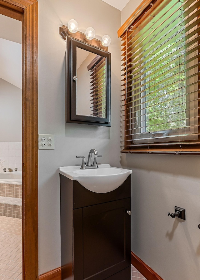40 Lakeview Trl, Mcminnville, TN 37110 - bathroom with vanity and tiled tub