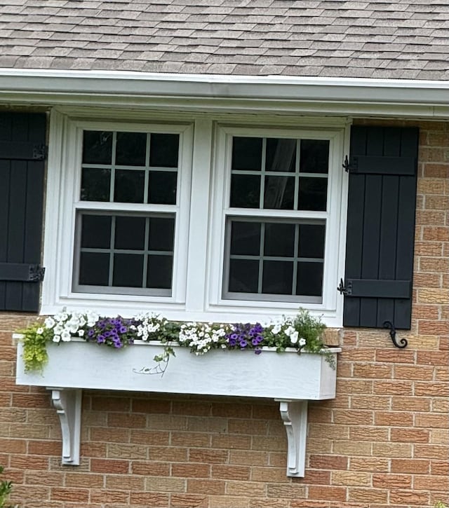 305 E Overhill Dr, Dickson, TN 37055 - exterior view of a shingled roof, brick siding, a downspout, and gutters