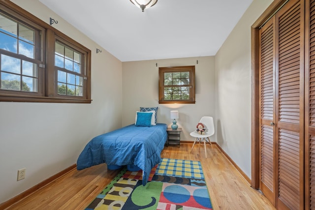 305 E Overhill Dr, Dickson, TN 37055 - bedroom with wood finished floors and a closet