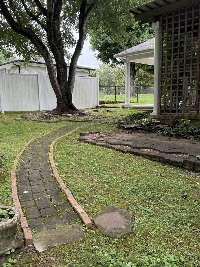 305 E Overhill Dr, Dickson, TN 37055 - view of yard