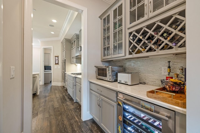 9488 Stillbrook Trce, Brentwood, TN 37027 - bar area with crown molding, wine cooler, decorative backsplash, dark wood-style flooring, and recessed lighting