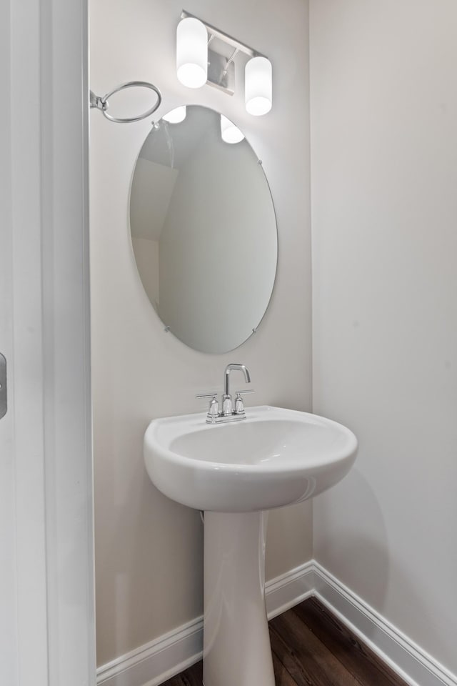 858 Longleaf Ln, Columbia, TN 38401 - bathroom with baseboards and wood finished floors