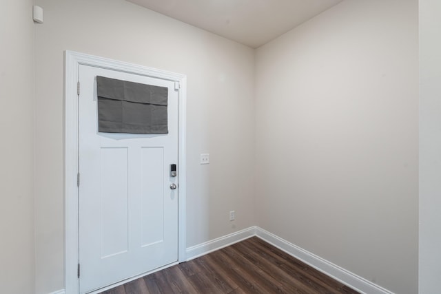 858 Longleaf Ln, Columbia, TN 38401 - entryway featuring dark wood finished floors and baseboards